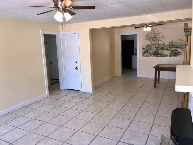 Building Photo - 4811 N Flagler Dr
