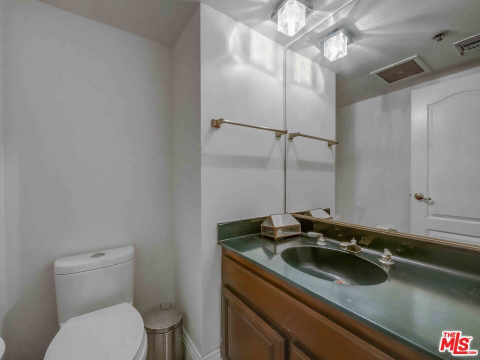 Building Photo - 10660 Wilshire Blvd