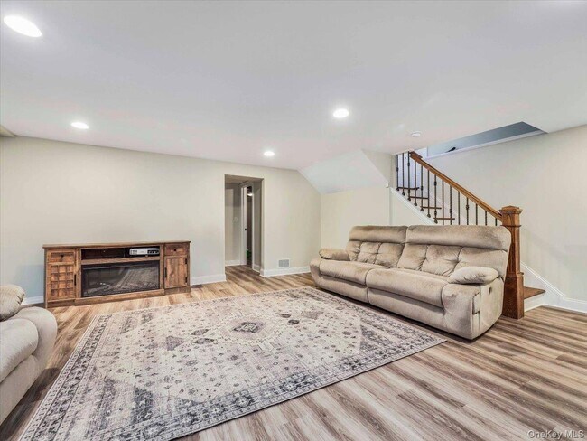 Building Photo - 5 Indian Dr