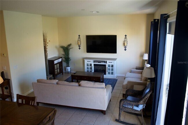 Building Photo - 4925 Poolside Dr