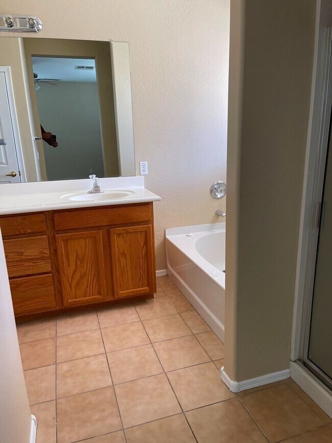 Building Photo - 6913 W Shumway Farm Rd