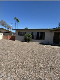 Building Photo - 414 E Hermosa Dr