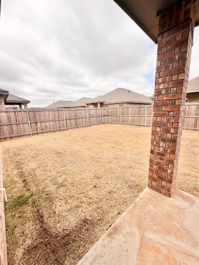 Building Photo - "Charming 3-Bedroom Oasis with 2 Full Baths in Odessa's Heart – Expansive 1895 Sq. Ft.!"