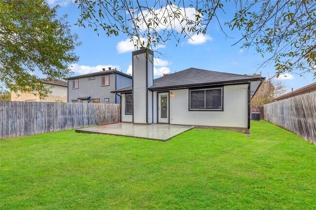 Building Photo - 16613 Jaron Dr