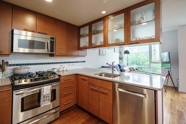 Building Photo - 1500 SW 11th Ave