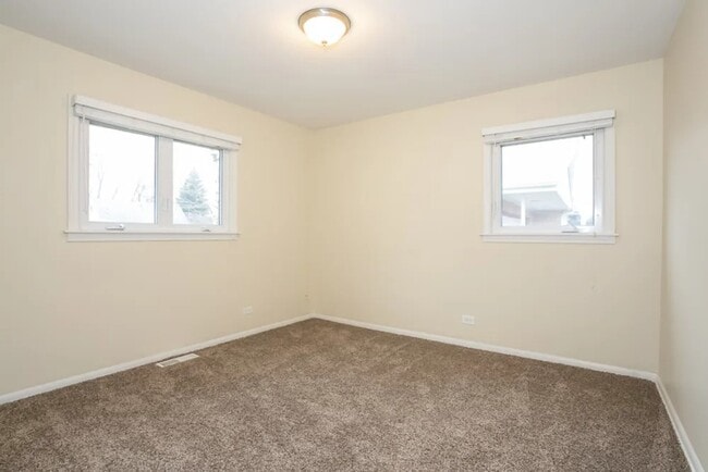 Building Photo - 8441 Lockwood Ave