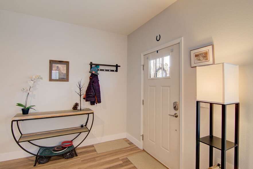 Building Photo - 120 Barnwood Cir