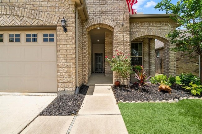 Building Photo - 24502 Royal Pike Dr