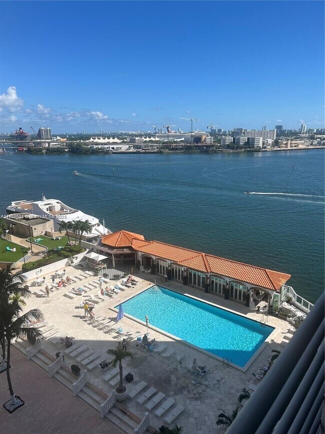 Building Photo - 335 S Biscayne Blvd