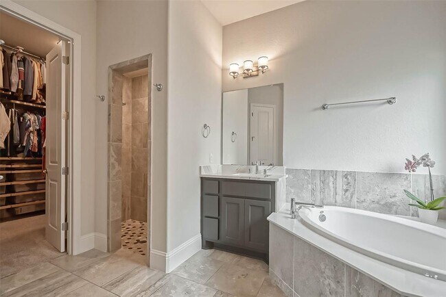 Building Photo - 13306 Stoneleigh Terrace Dr