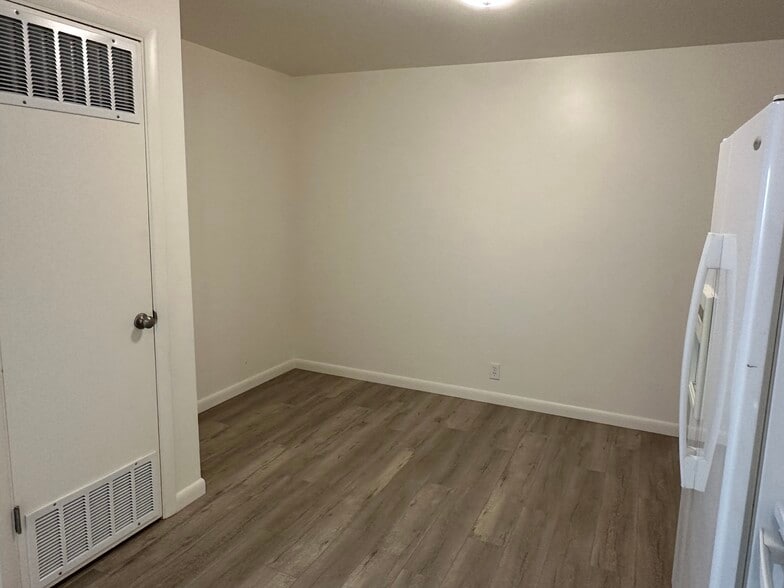 Kitchen - 3751 S Redmaple Rd