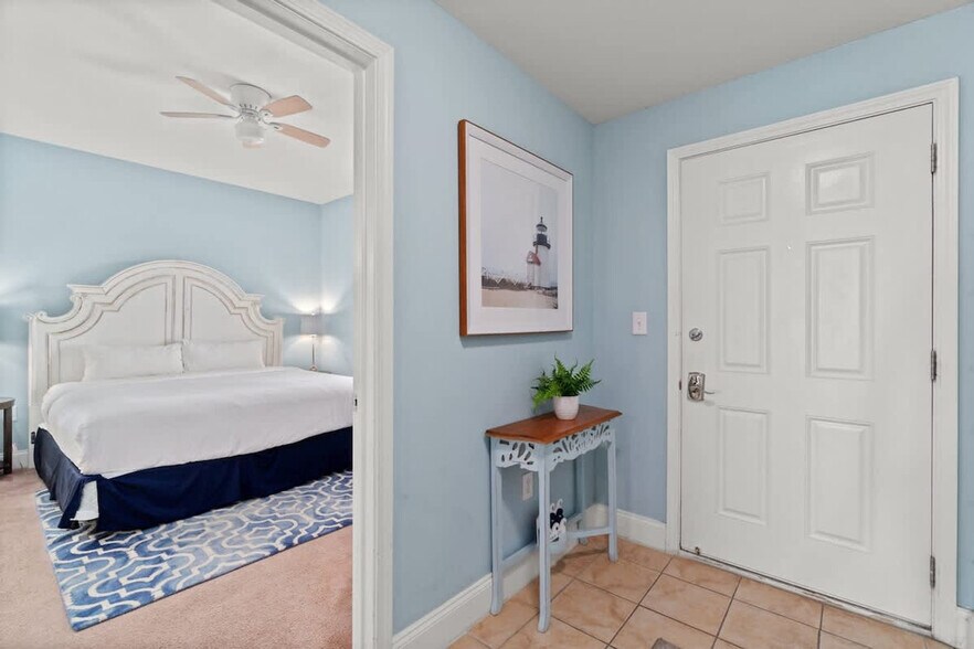 Building Photo - 9860 S Thomas Dr