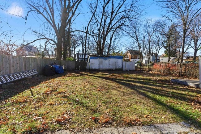 Building Photo - 336 W Palisade Ave