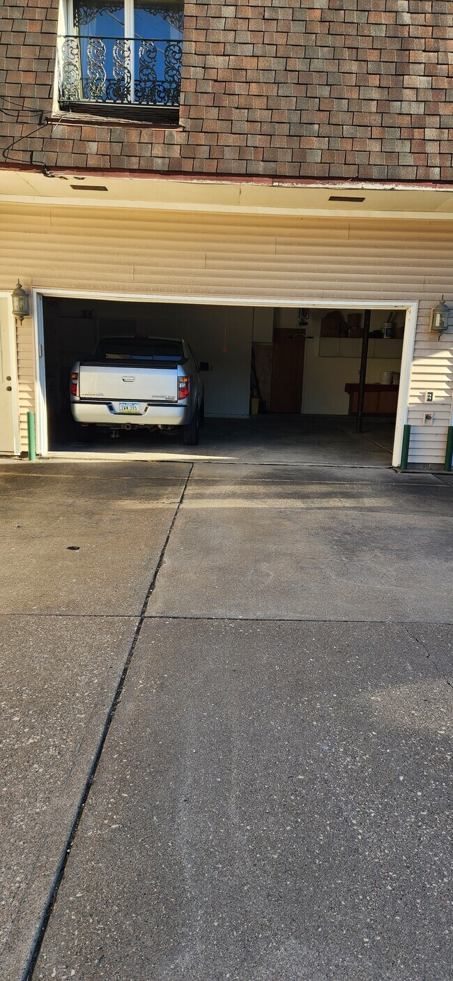 2 car heated garage - 4415 State St