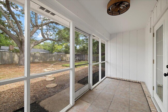 Building Photo - 403 Cheyenne Cir