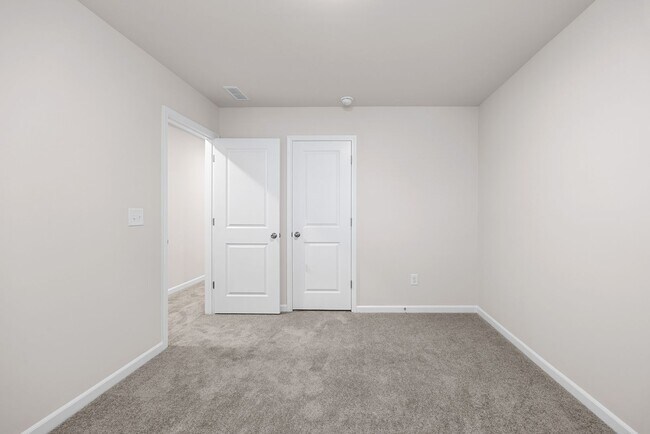 Building Photo - Location Location; 3 BR, 2.5 BA home