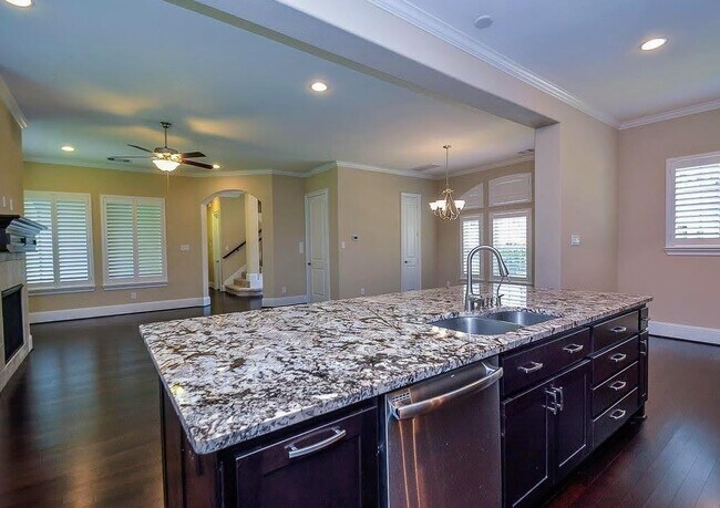 Building Photo - 15907 Court St