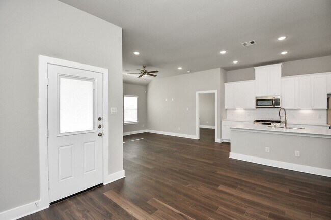 Building Photo - Elm