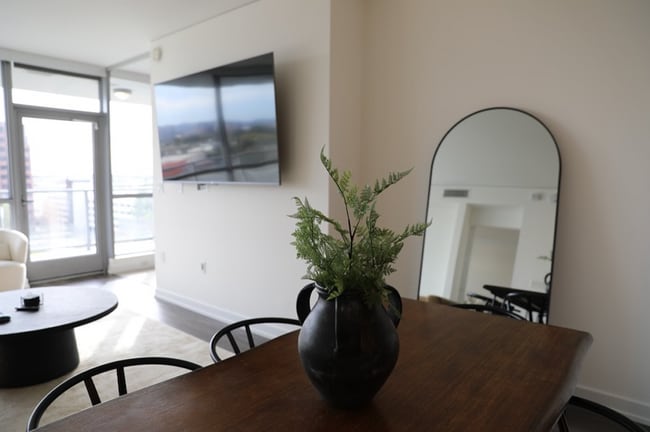 Building Photo - 15 MacArthur Pl