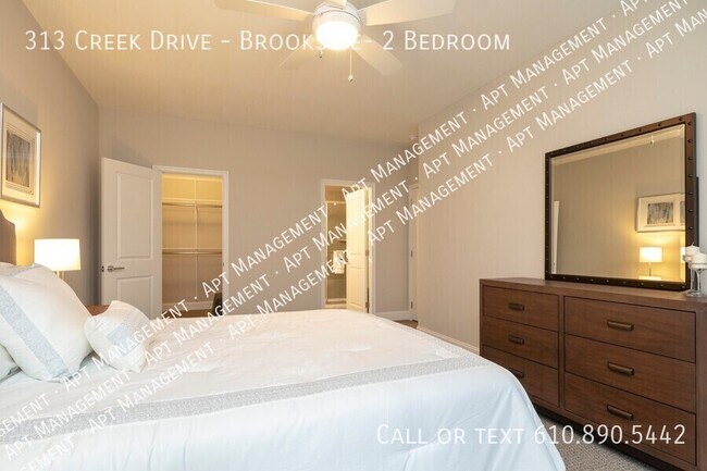 Building Photo - 313 Creek Dr