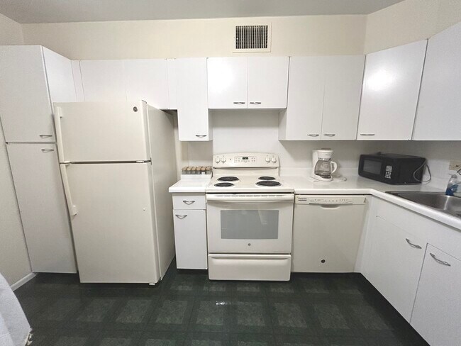 Building Photo - 1567 Ridge Ave