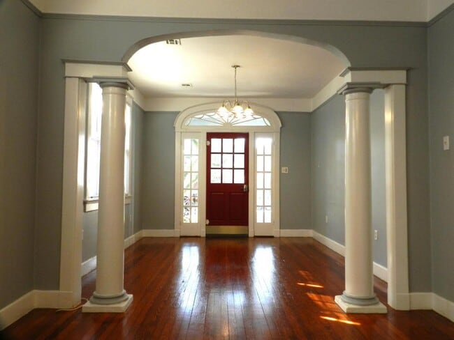 Building Photo - 4535 Canal St