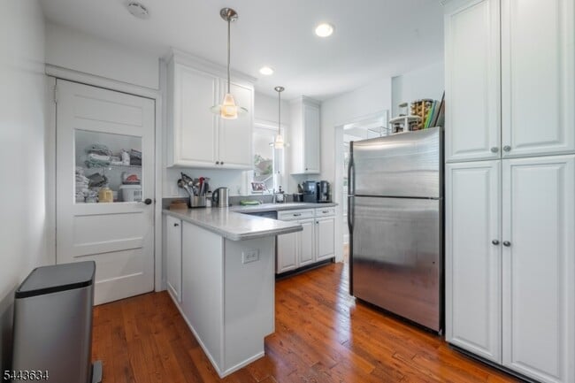 Building Photo - 28 N Hillside Ave