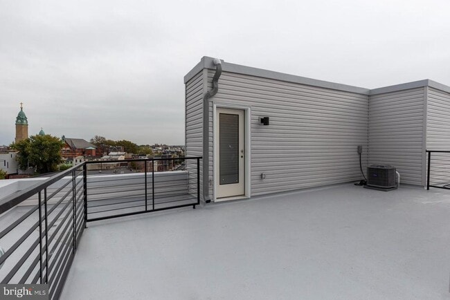 Building Photo - 304 Master St