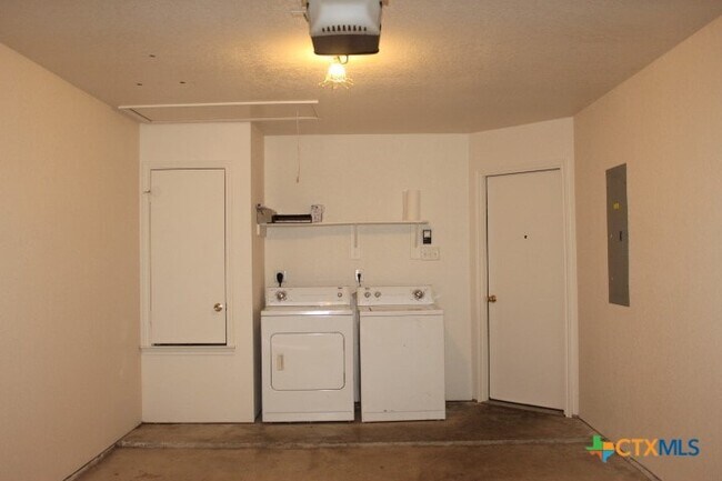 Building Photo - 5402 Lauren Lea Dr