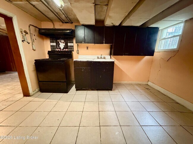 Building Photo - 729 S 39th St