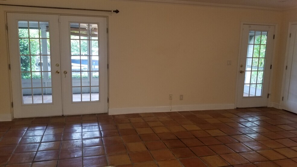 Building Photo - 1475 Curlew Ave