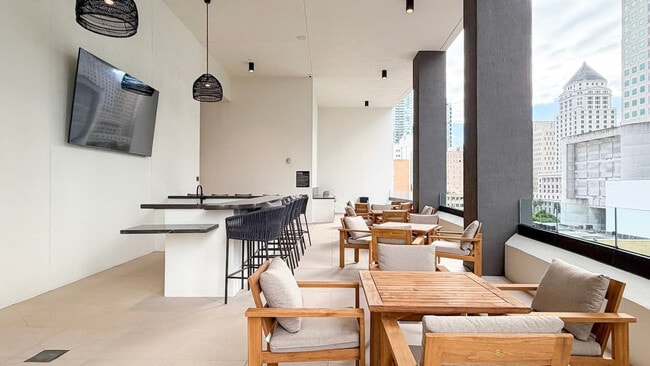 Building Photo - 225 N Miami Ave