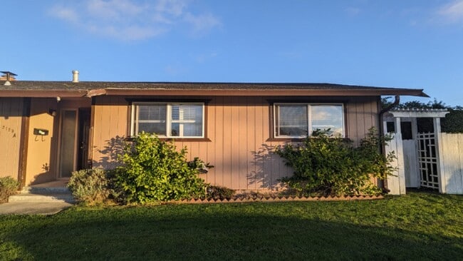 Building Photo - Quiet 4/2 in the Arcata Bottoms