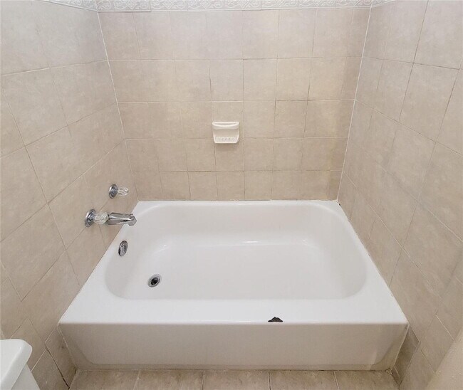 Building Photo - "Charming 3-Bed, 2-Bath Gem in Missouri City - Your Ideal Home Awaits!"