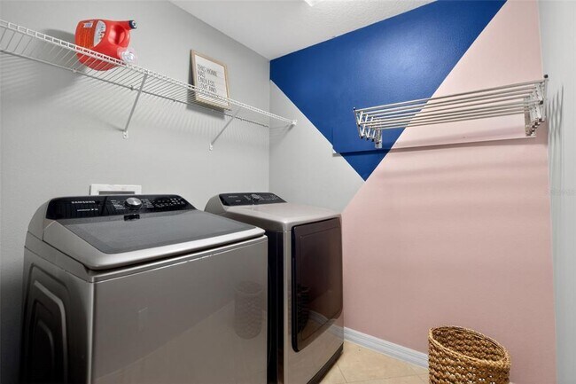 Building Photo - 1973 Fishtail Fern Way