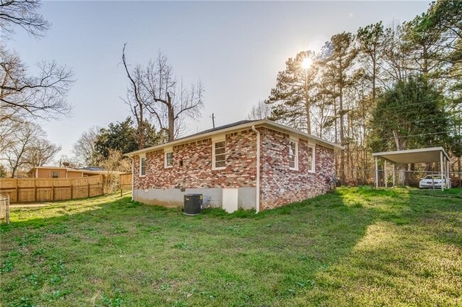 Building Photo - 4652 Old Cowan Rd