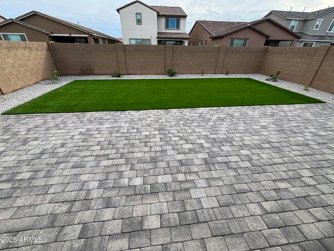 Building Photo - 9323 W Glenrosa Ave