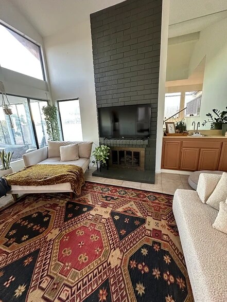 Building Photo - 1465 Vaquero Gln