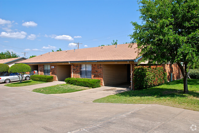 Building Photo - Belmont Oaks