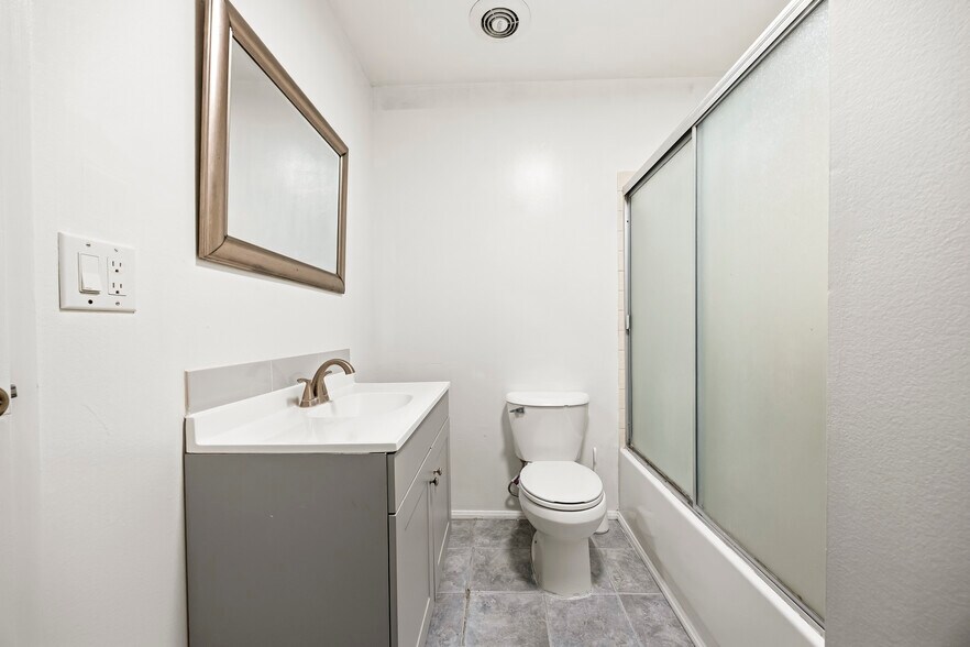 Building Photo - 2958 Rosette St