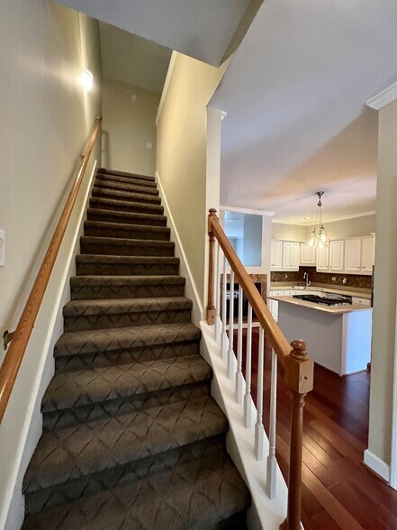Building Photo - 116 Carriage Ct