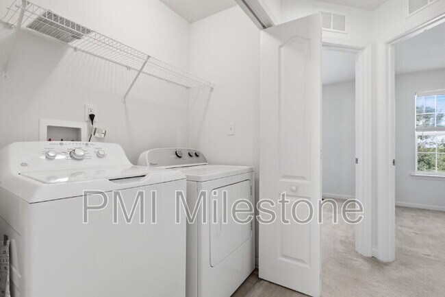 Building Photo - 65 Darien Dr