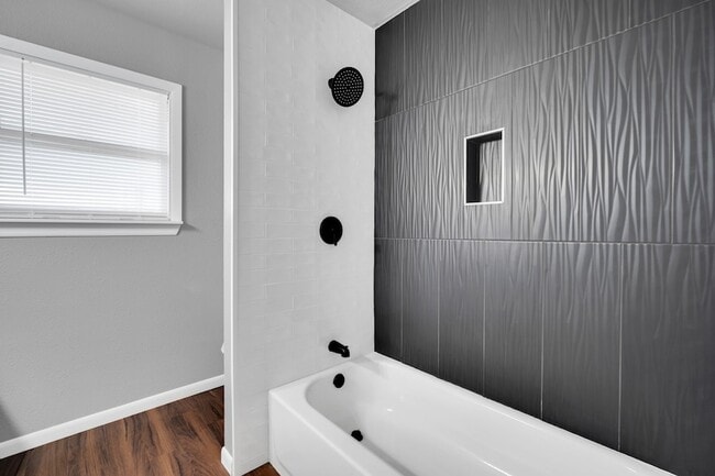 Building Photo - 413 Shaw St