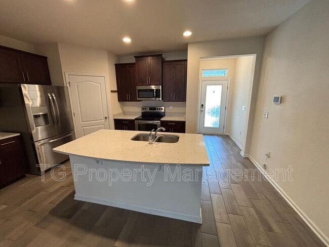 Building Photo - 24 Bush Pl