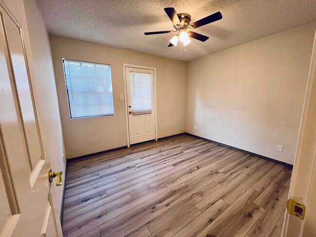 Building Photo - 104 Belaire Dr