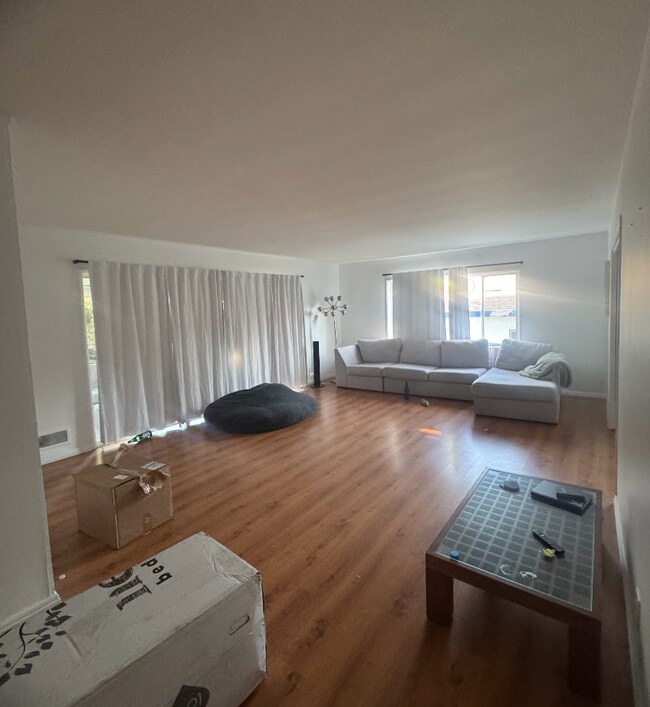 Building Photo - 2119 1/2 S Beverly Glen Blvd