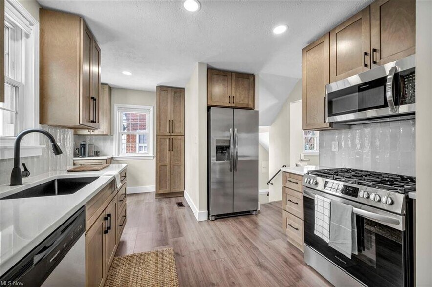Building Photo - 3630 Raymont Blvd
