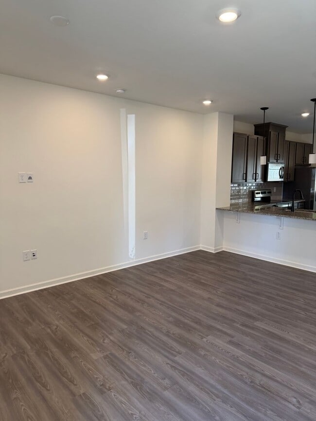 Building Photo - Price REDUCTION!