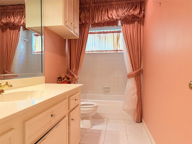 Building Photo - 11318 Briar Forest Dr