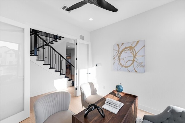 Building Photo - 10437 Milkweed Ct
